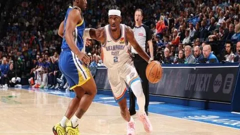 “英超霸主之途：水晶宫12胜10负领跑，挑战不败神话！”